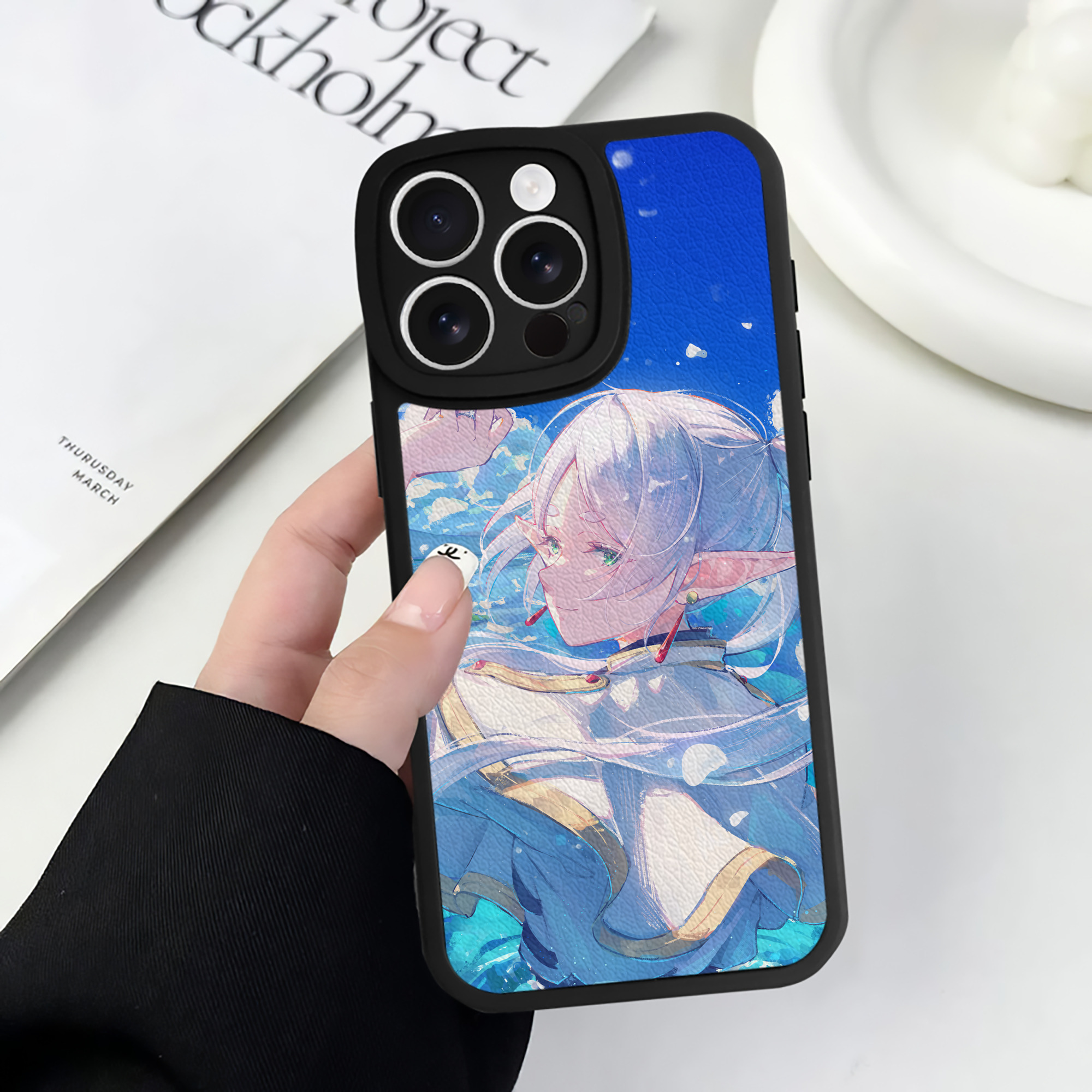 （画像用） 葬送のフリーレン Frieren 【iPhone 16シリーズ対応】シリコンスマホケース（レザー調） 材質：シリコン